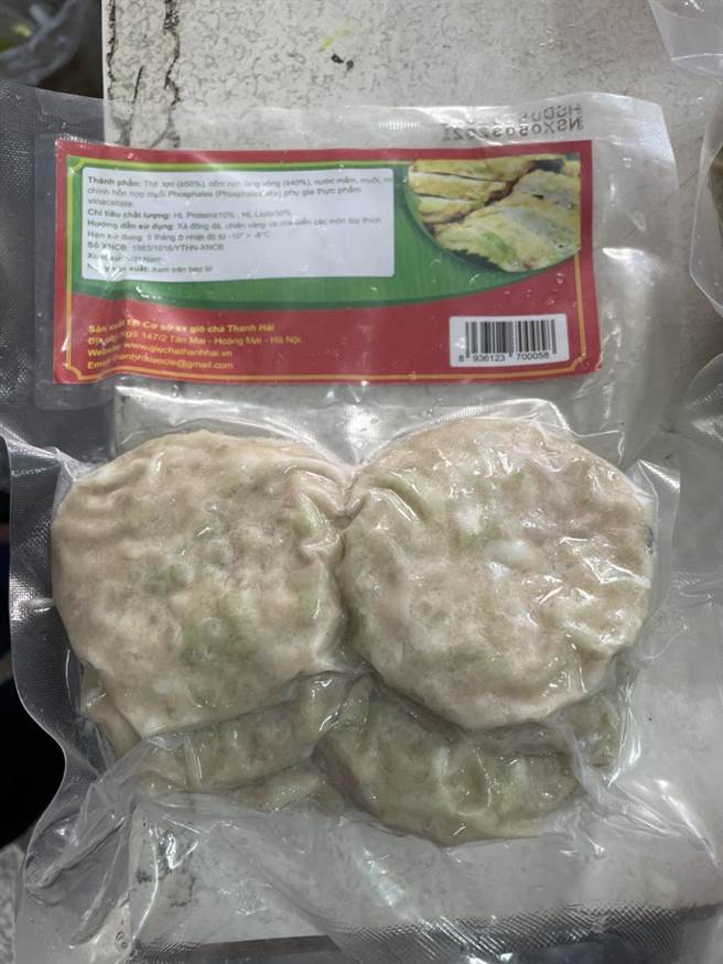 台南新营区一家东南亚杂货店贩售越南猪肉制品，还佯称是素食品。（移民署台南市专勤队提供／刘秀芬台南传真）