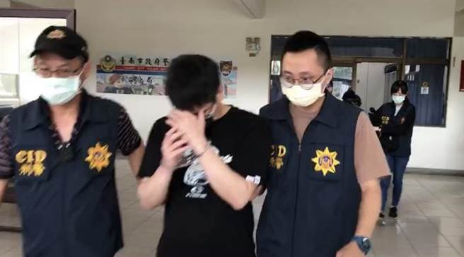 女童母亲的同居人。（曹婷婷摄）