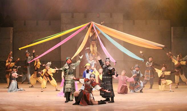 台中市文化局在9月4日推出兩場紙風車劇團的《三國奇遇記》，索票秒殺，市長盧秀燕決定加碼同步線上直播。（台中市文化局提供／陳淑芬台中傳真）