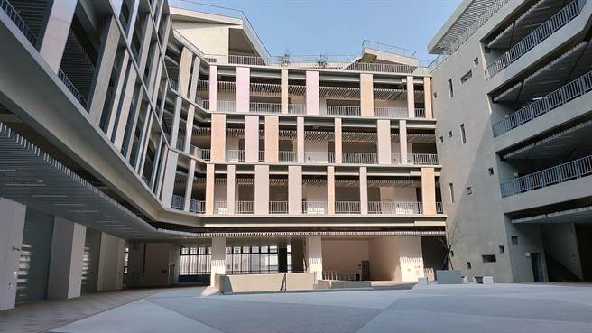 台中市精密机械园区标准厂房出租共计21个厂房单元，每月平均租金每坪300元。（台中市府提供／卢金足台中传真）