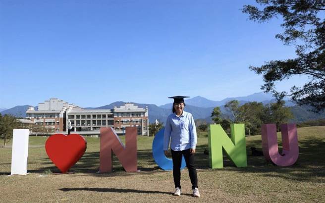 破获非法月饼的移民官潘琳燕，是国立暨南大学校友。（暨南大学提供／廖志晃南投传真）