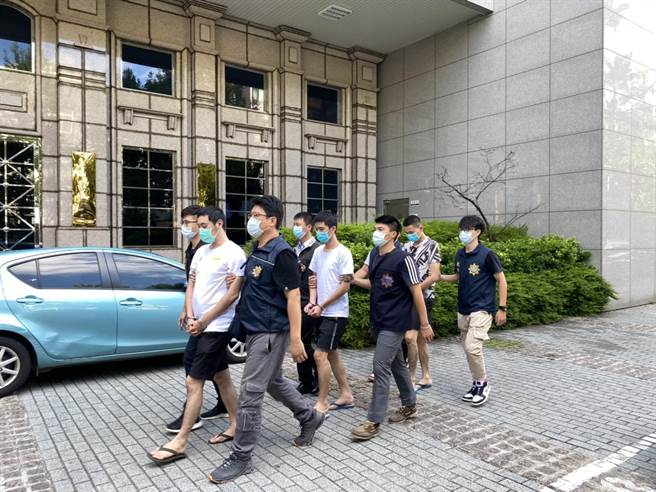 警方将黄嫌等3人逮捕到案，依毒品罪嫌移送法办。(翻摄照片／林郁平台北传真）