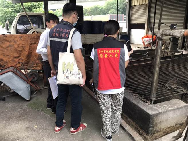 台中市農業局聯合動物保護防疫處稽查77場已取得廚餘再利用檢核許可的養豬場。（台中市農業局提供／王文吉台中傳真）