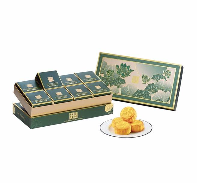Breeze Super半岛精品店迷你名茶奶黄月饼，每盒1720元。（微风提供）