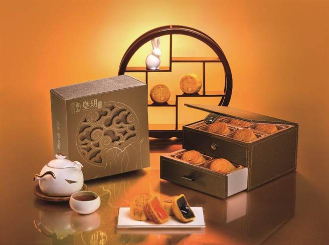 Breeze Super皇玥饼艺经典流心双辉，每盒1380元。（微风提供）
