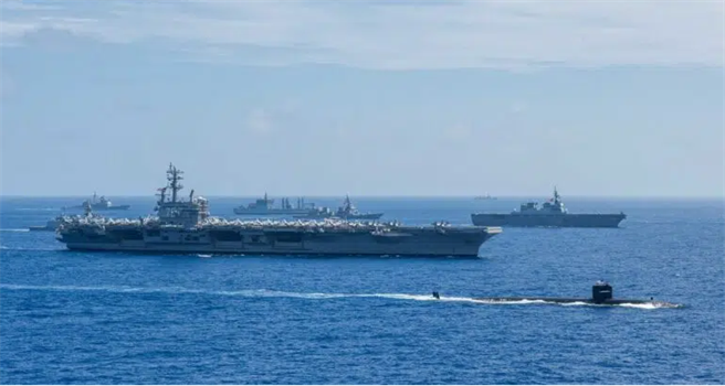 美日印澳四方對話機制(QUAD)進行4國海上聯合軍演，它被普遍認為是美方主導用於聯合印太國家對抗中國的機制，但中國與俄羅斯也正在形成中俄伊巴4國的「新四方」機制來與之對抗。圖為QUAD在關島附近舉行的馬拉巴爾聯合軍演。（圖／美國海軍)