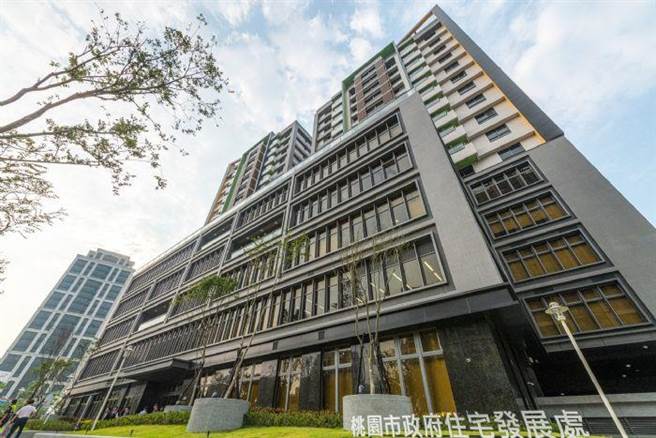 桃园市住宅发展处办理110年度住宅补贴，截至8月30日申办破2万件。（桃园市政府提供／陈梦茹桃园传真）