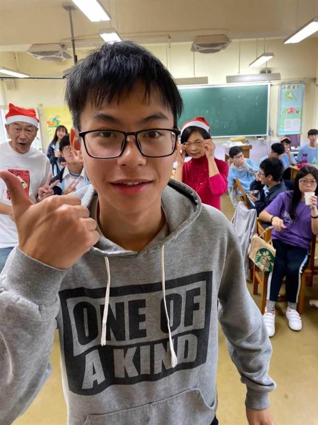 双溪高中同学陈铭祥录取国立东华大学体育与运动科学系。（新北市教育局提供）