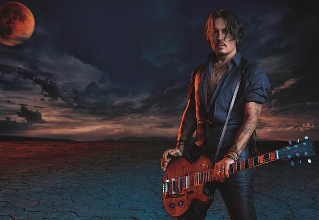 迪奥旷野之心淬炼香精代言人强尼戴普形象照。（迪奥提供）