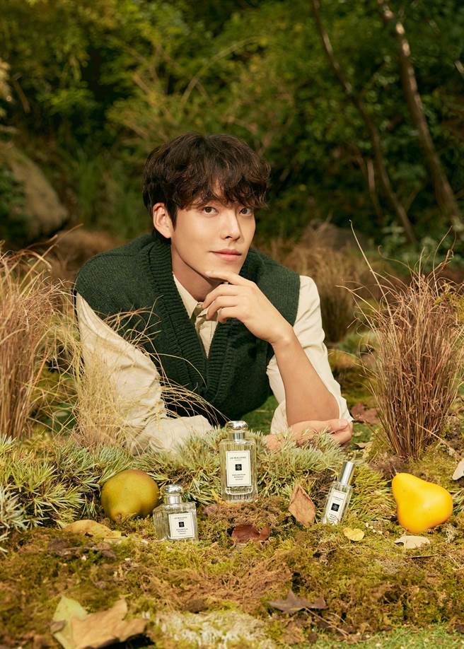 Jo Malone London找来品牌挚友金宇彬，诠释英国梨与小苍兰明星香气。（Jo Malone London提供）