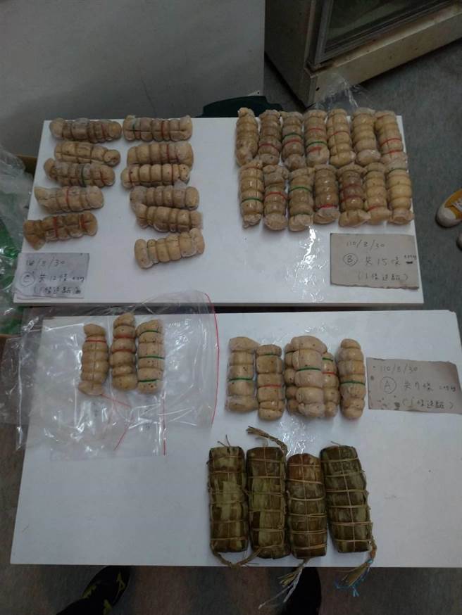 移民署嘉县专勤队在嘉义市查获没有标示来源的火腿34条。（嘉县专勤队提供／张亦惠嘉县传真）