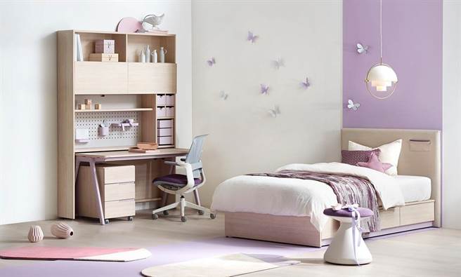 随身防疫商品今年开学不能少 百货再推最后一波开学优惠。（石欣蒨摄）