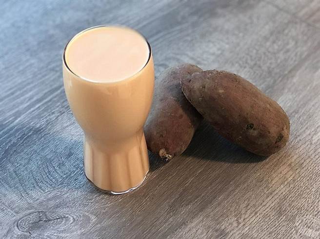 新北甘藷正产季 午茶食刻──冰烤甘藷或甘藷牛奶冰砂简单做。新北市政府农业局提供