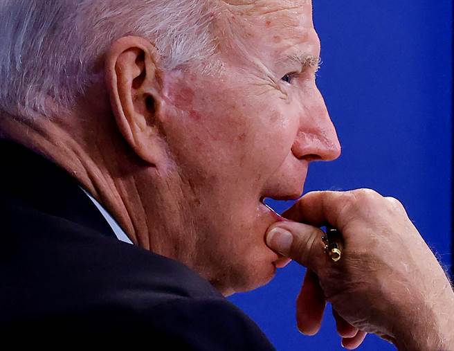 美國在混亂中撤出阿富汗，讓共和黨議員們猛烈砲轟拜登「軟弱」、「向塔利班投降」。（圖／路透社）