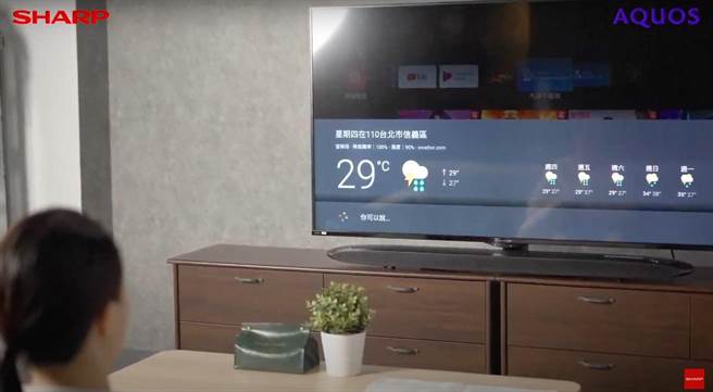 SHARP全新「AQUOS THE SCENES 8K 第三代8K显示器」，搭载最新的Android TV，内建Youtube及Netflix以及Chromecast，Google Play商城，可下载上千个专门量身制作的APP。（翻摄直播画面）