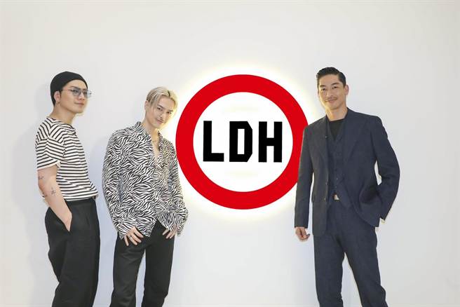 登坂广臣（左起）、今市隆二和AKIRA接受台湾媒体视讯访问。（LDH、MOMOTV 提供）