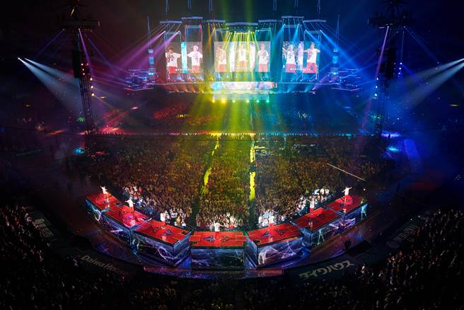 登坂广臣表示刚出道时，难以想像三代目可以站上那么大的舞台。（LDH、MOMOTV 提供）