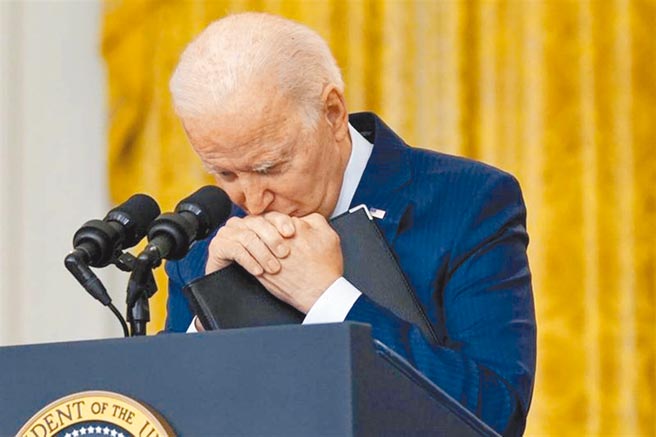 拜登想抽身離開阿富汗的泥潭集中力量面對21世紀中俄的挑戰，但是阿富汗前政府的迅速瓦解，充分暴露了美國高階層戰略、外交、軍事、情報各領域的失敗，這些失敗以及阿富汗未來局勢的不確定性都預示拜登的困難才開始！（圖／美聯社）