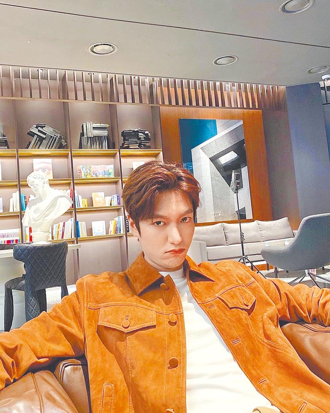 李敏镐（见图）昨爆出与小他9岁的妍雨热恋5个月。（摘自IG）