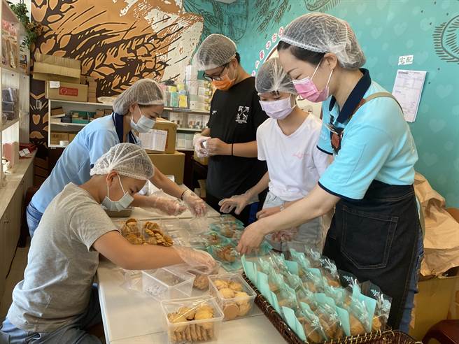 位于台中市南区的微笑天使烘焙坊，是台中市身心障碍者福利关怀协会成立的身障者小作所。（冯惠宜摄）