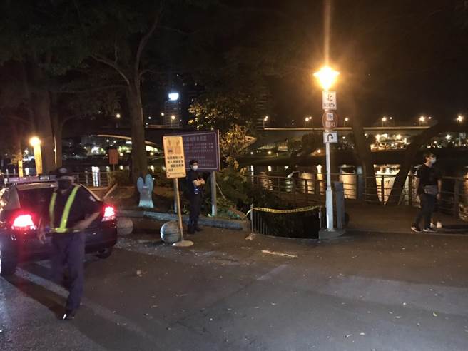 越南情侣在碧潭发现浮尸，急向警方报案。（警方提供）