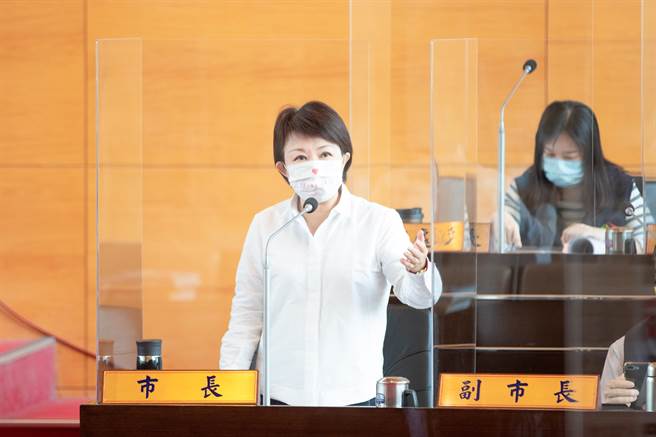 市长卢秀燕说，很多学校做了很多布置及设缓和区，孩子们进到校园都很开心。（陈世宗摄）