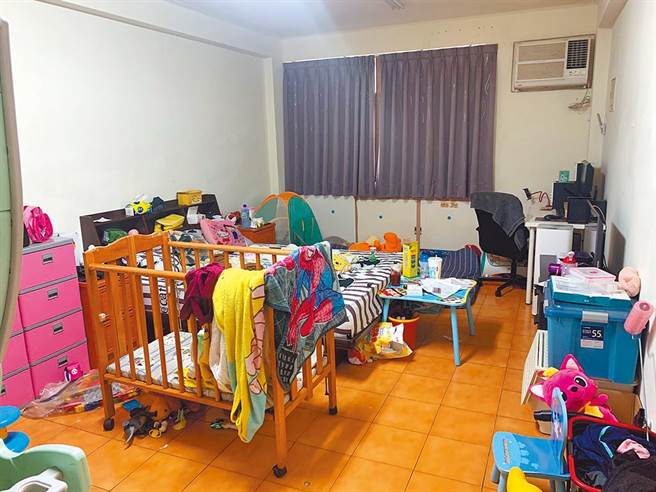 高雄地檢署在一起男嬰死亡案，在屍體內驗出安毒，逮捕與男嬰同住的男嬰母親、姑丈、伯父3人。檢方在狹小的屋內（如圖）發現還有8名未滿8歲幼童同住，也都驗出染毒。（中時資料庫）