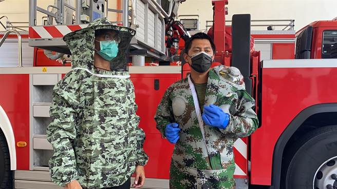 花莲县消防局今邀请委外厂商说明未来县内捕蜂捉蛇的事宜。（罗亦晽摄）