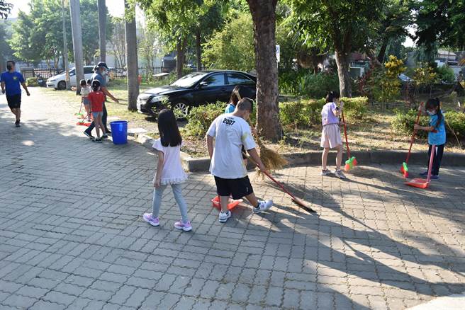 2年级以上学生家长不得入校。（谢明俊摄）