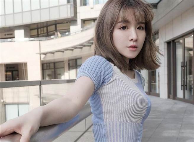 花花长相甜美，还拥有F罩杯火辣身材。(图/翻摄自花花IG)