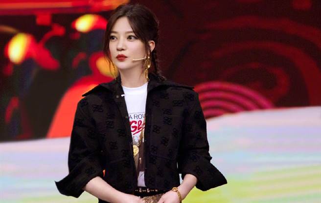 大陆女星赵薇被封杀原因眾所纷纭。（图／微博@赵薇）