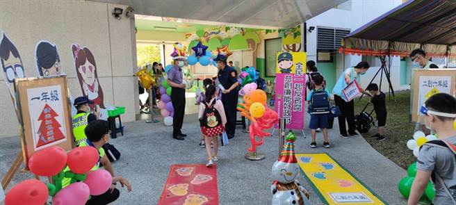 台南市佳里国小新生与旧生分流通道。（读者提供／刘秀芬台南传真）