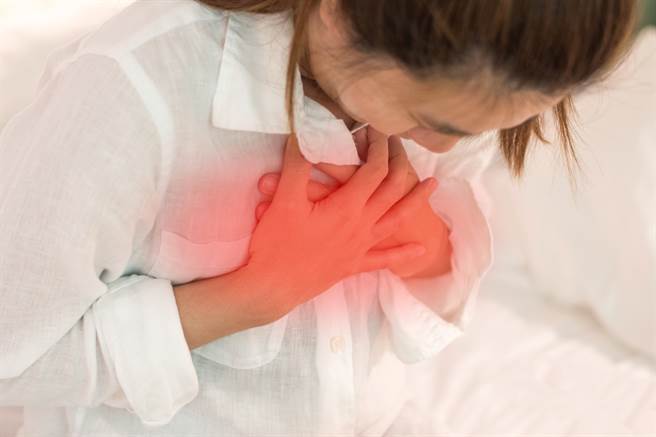 医师黄轩表示，一般病毒也会引发心肌炎，且致死率比疫苗产生的心肌炎高，提醒出现3大典型症状，且一个礼拜未好转就要注意。（图／示意图，达志影像）