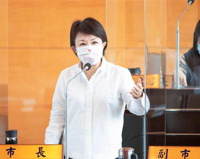 市长卢秀燕强调，呼吁中央学校志工能造册，为他们施打疫苗。（陈世宗摄）