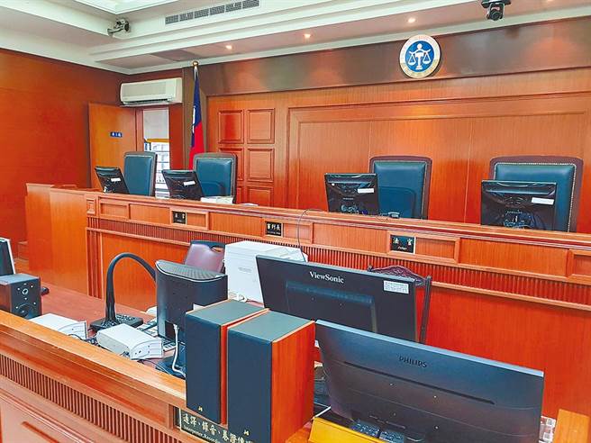 听障女子遭到同校男子在电梯内强制猥亵，该男子还用手语比出「要不要做爱」，她断然拒绝后仍遭对方拖到一旁厕所企图性侵，法院最后判男子缓刑4年。（资料照）