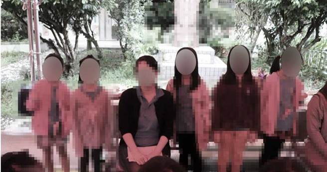 遭控施暴的主任被记1支小过，停职3个月后转任为3年级班导师，今年再调动到基隆的国小，职涯似乎不受影响。（图／截自该国小脸书）