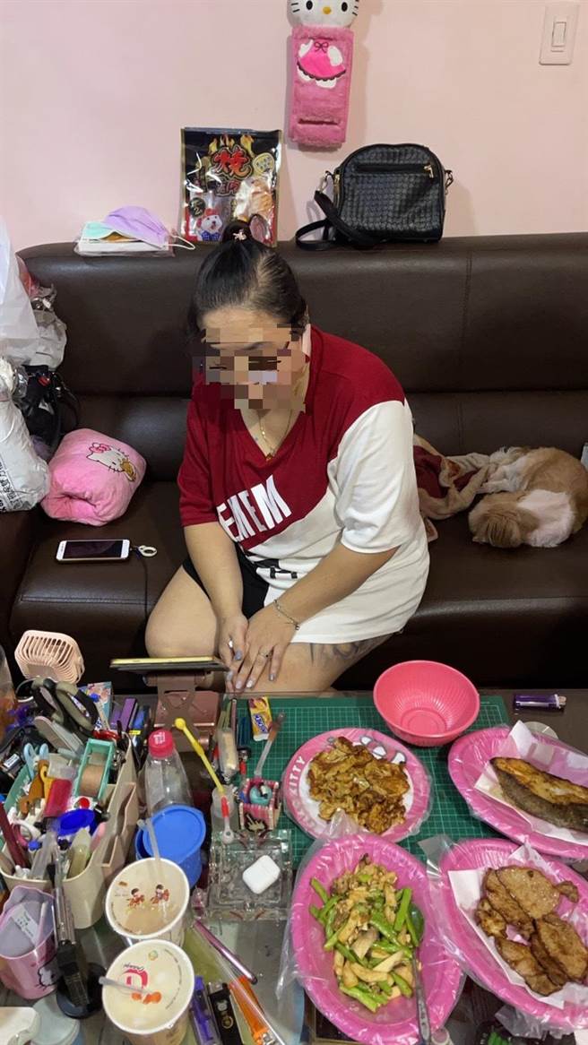 吕带着妻子一起逃亡，搜索当天王女还准备了丰盛晚餐给丈夫吃。（警方提供）