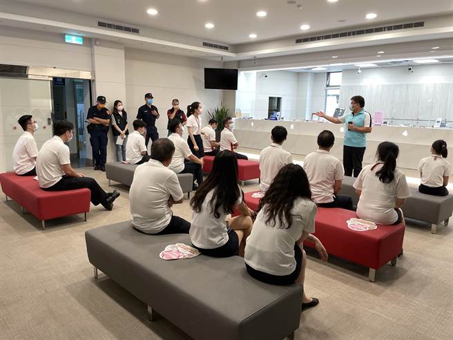 南投警分局成立「防詐宣導團」成功阻詐，成功保住337萬餘元。（南投警分局提供／陳淑娥南投傳真）