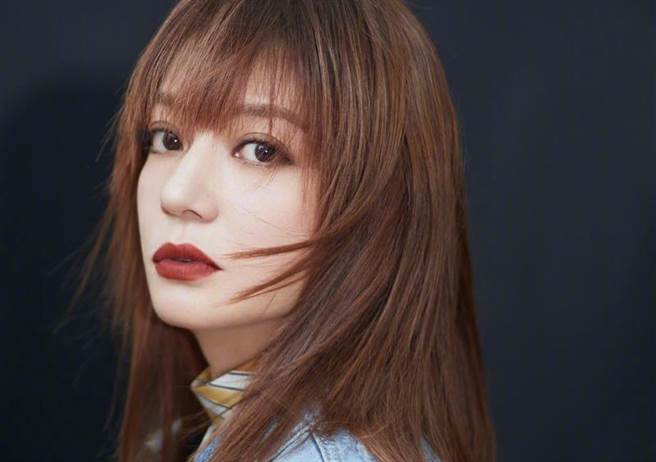 赵薇一夜消失，至今没人知道她的动向。(图/翻摄自微博)