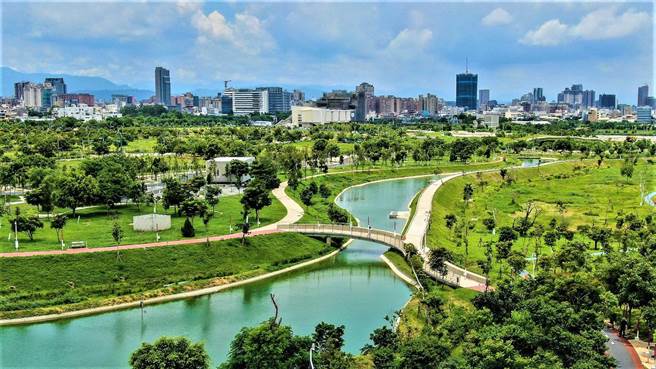 台中市中央公园设置5座滞洪池，让水源调节与生态景观平衡。（台中市府提供／卢金足台中传真） 