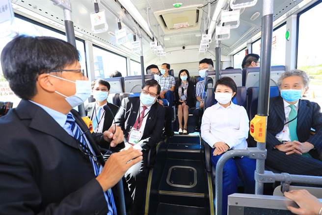 自驾巴士虚实场域整合运行，提升大眾运输质与量。（台中市府提供／卢金足台中传真）