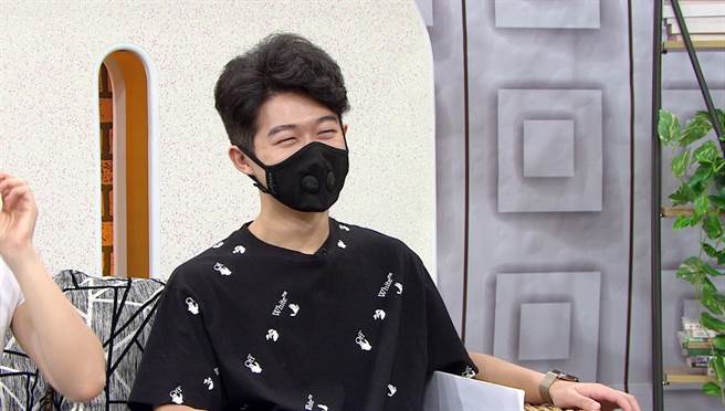 贝克宇因和妈妈崔佩仪长时间相处，时常相对两无言。（年代提供）