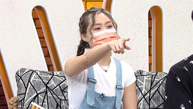 方琦不满妈妈总是用命令的口气说话，梁佑南允诺会改进。（年代提供）