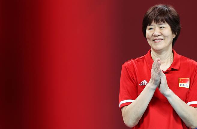 郎平在个人社交媒体上发文宣布自己已离任中国女排主教练一职。（新华社）