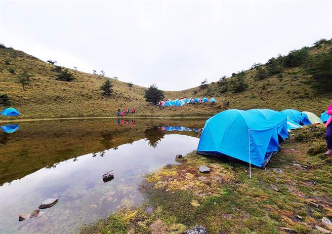 嘉明湖熱門登山路線衍生亂象，部落與林管處擬推共管機制，相關草案條文卻引發爭議。（民眾提供／莊哲權台東傳真）