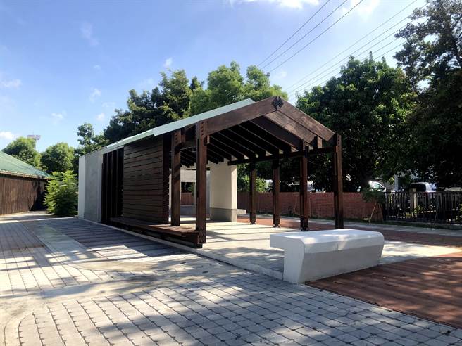 扇形车库南侧新打造的户羽机关车园区，正积极招商要引进餐厅和卖点，增加扇形车库的休憩腹地。（彰化市公所提供／吴敏菁彰化传真）