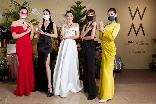 台北101周年慶明開跑，邱馨慧（左）、張敏紅、李彬、王心恬與趙孟姿分別展演MIKIMOTO、BVLGARI、Chopard、HUBLOT與PIAGET等5大品牌新品。（台北101提供）