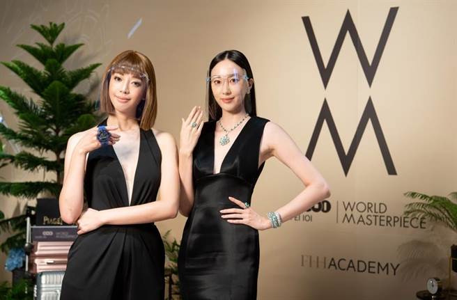 台北101周年慶明開跑，王心恬（左）戴HUBLOT Big Bang MP-11藍色藍寶石水晶腕表，408萬8000元；張敏紅（右）詮釋BVLGARI寶格麗高級珠寶，總價約3500萬元。（台北101提供）