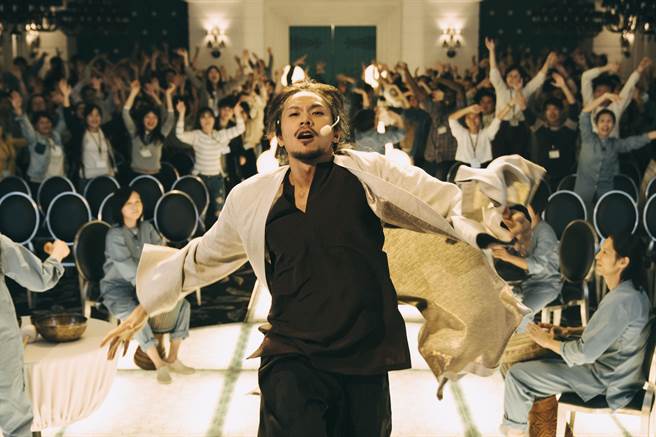 姚淳耀在《我愿意》饰演邪教教主。（络斯本娱乐制作提供