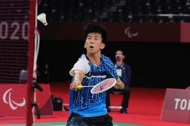 方振宇出赛东京帕运羽球男子单打SU5级小组赛。(体育署提供)